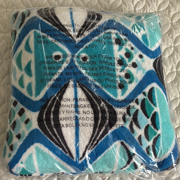 Vera Bradley Go Fish Blue Fleece Travel Blanket  60” x 45” - Picture 4 of 4
